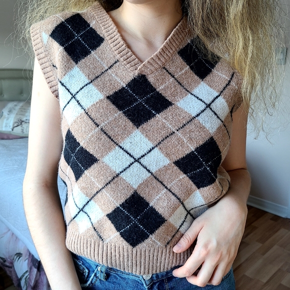 Fashion Nova Brown Checkered Sweater Vest - Picture 4 of 7
